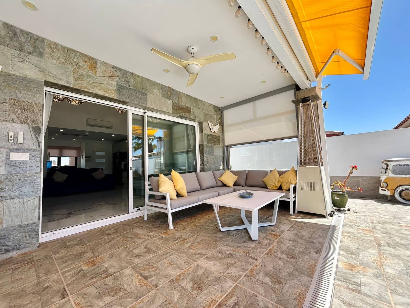 3 bedroom Villa for sale in Caleta de Fuste with pool - € 590,000 (Ref: 9742973)