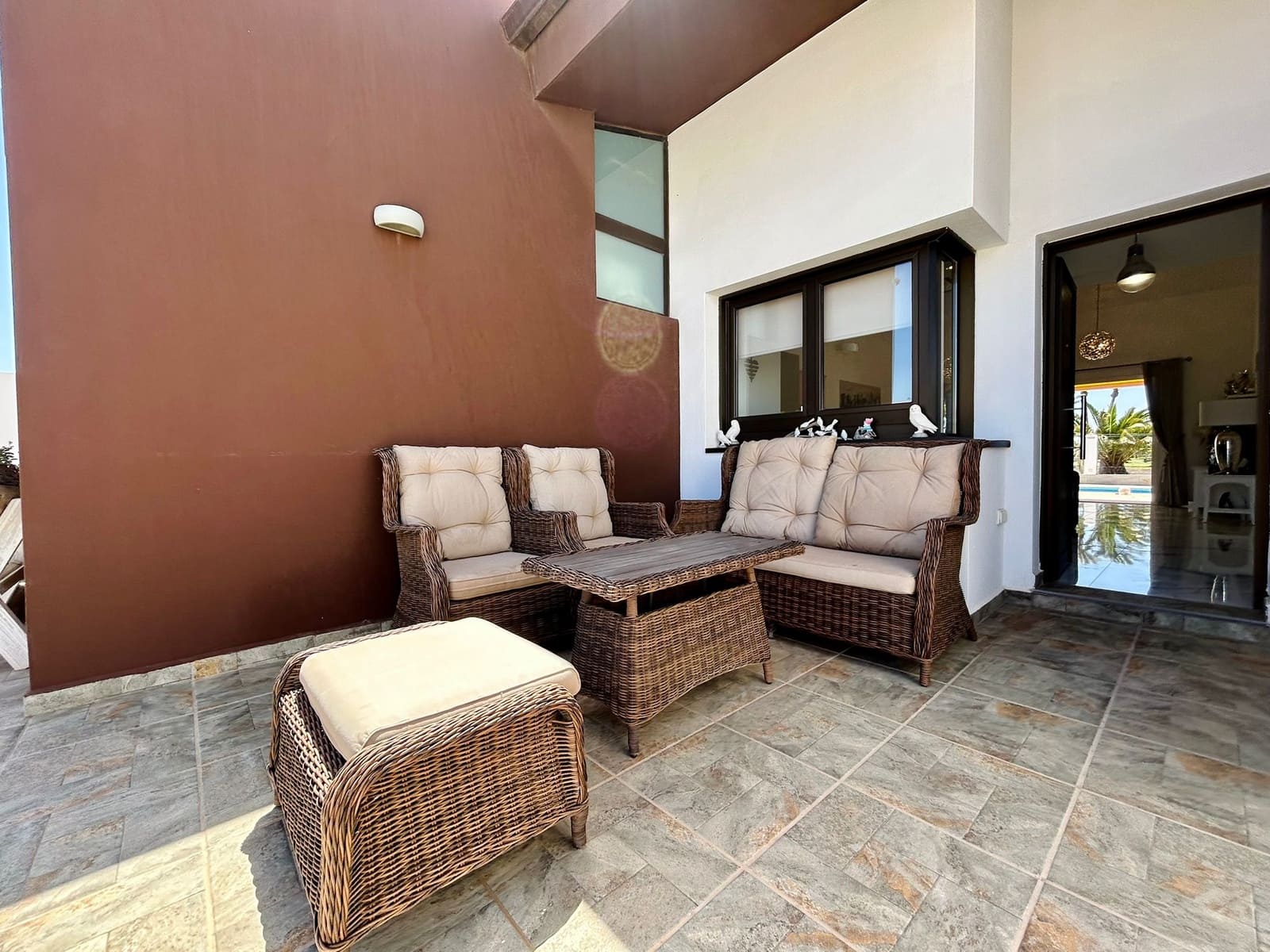 3 bedroom Villa for sale in Caleta de Fuste with pool - € 590,000 (Ref: 9742973)