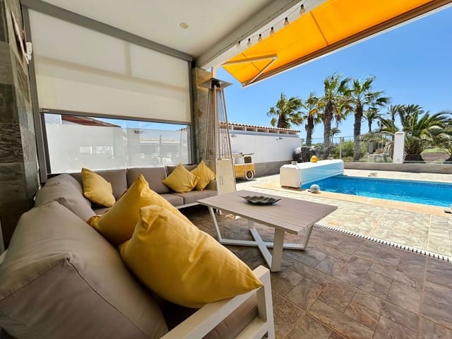 3 bedroom Villa for sale in Caleta de Fuste, Antigua with pool - € 590,000 (Ref: 9742973)