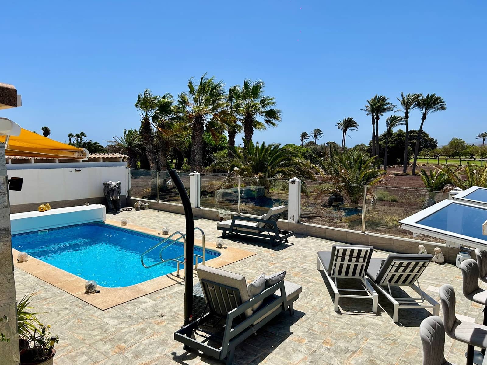 3 bedroom Villa for sale in Caleta de Fuste with pool - € 590,000 (Ref: 9742973)