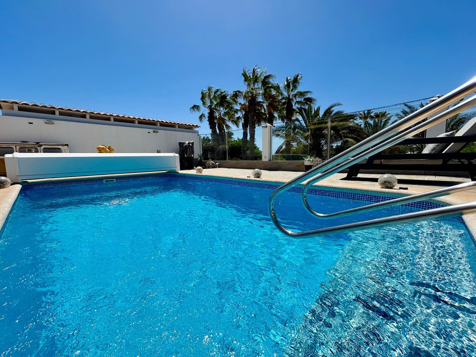 3 bedroom Villa for sale in Caleta de Fuste with pool - € 590,000 (Ref: 9742973)