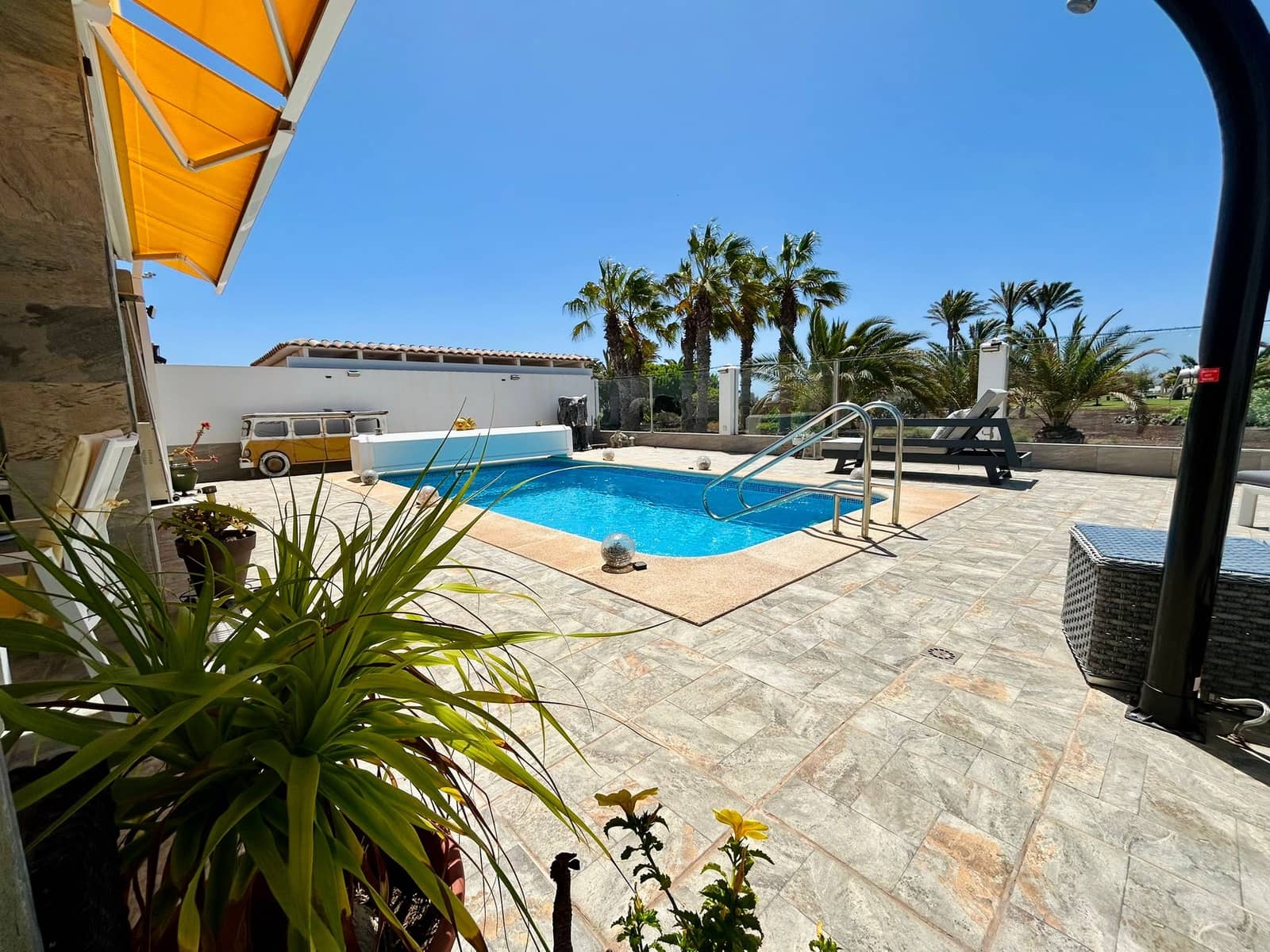 3 bedroom Villa for sale in Caleta de Fuste with pool - € 590,000 (Ref: 9742973)