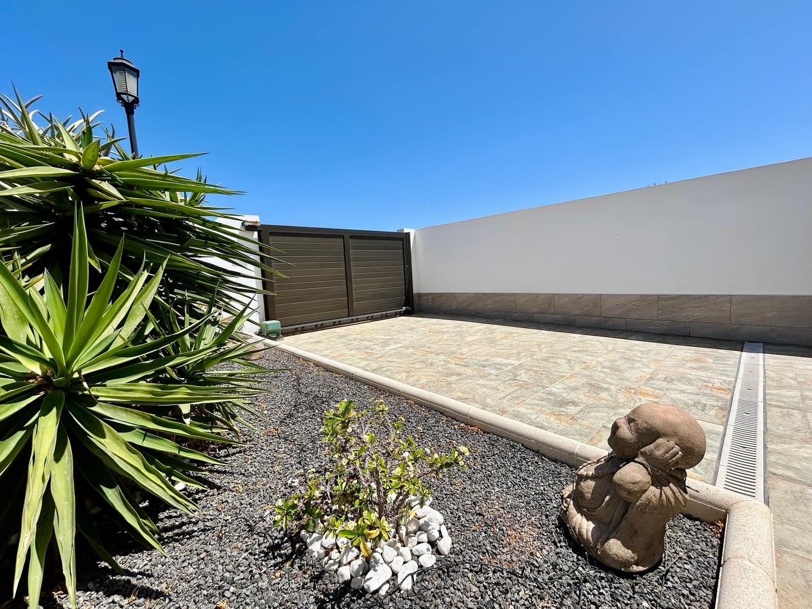 3 bedroom Villa for sale in Caleta de Fuste with pool - € 590,000 (Ref: 9742973)