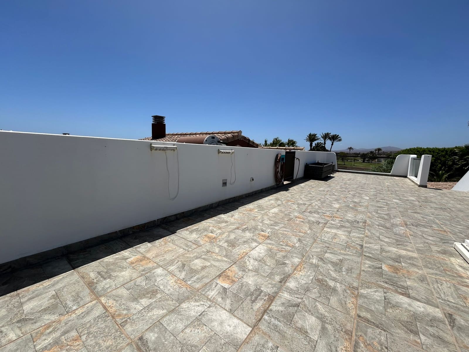 3 bedroom Villa for sale in Caleta de Fuste with pool - € 590,000 (Ref: 9742973)