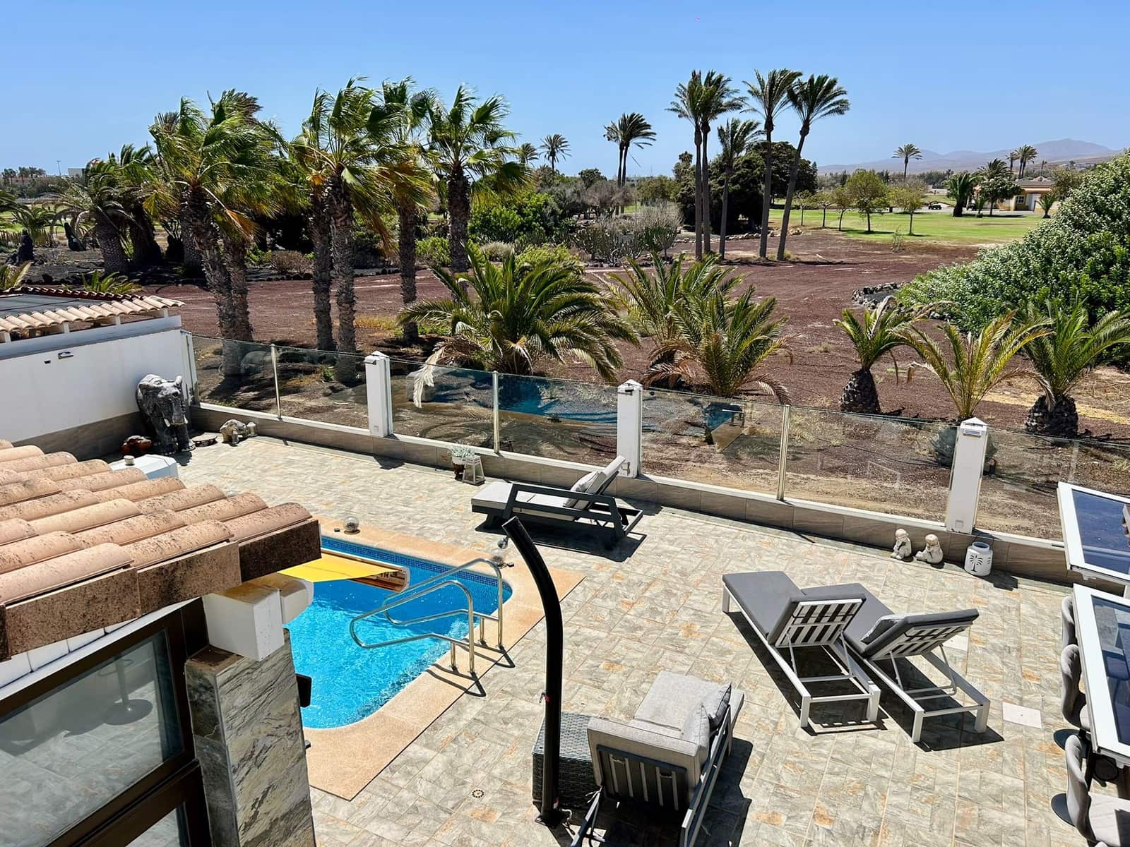 3 bedroom Villa for sale in Caleta de Fuste with pool - € 590,000 (Ref: 9742973)