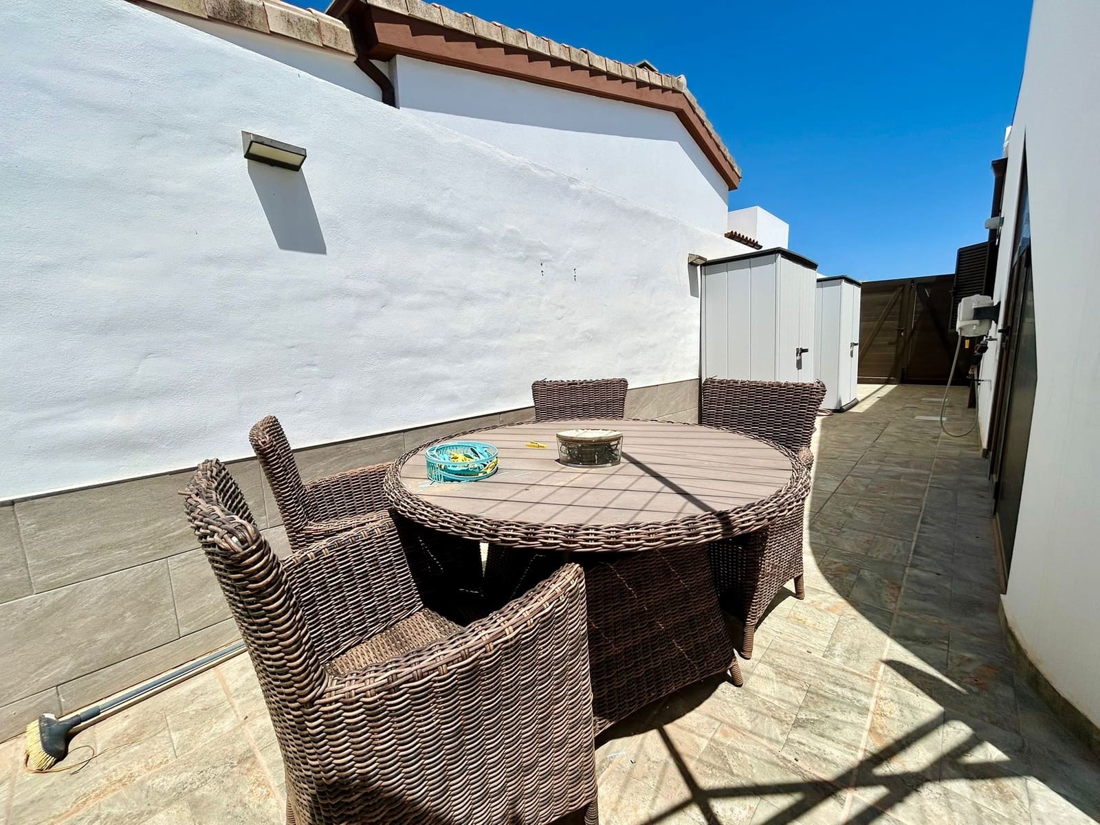 3 bedroom Villa for sale in Caleta de Fuste with pool - € 590,000 (Ref: 9742973)