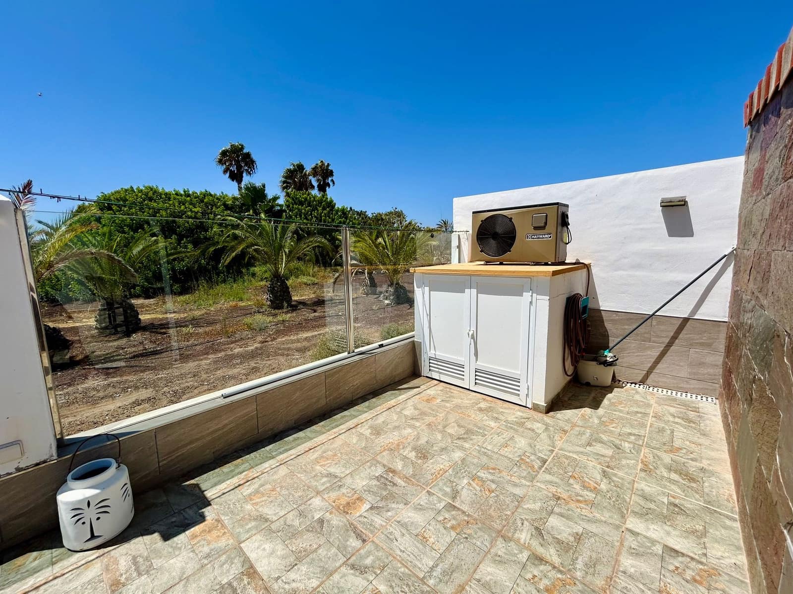 3 bedroom Villa for sale in Caleta de Fuste with pool - € 590,000 (Ref: 9742973)