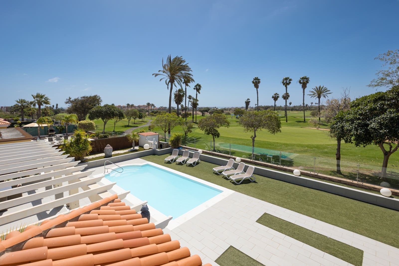 Chalet de 4 habitaciones en Caleta de Fuste en venta con piscina garaje - 940.000 € (Ref: 9757538)