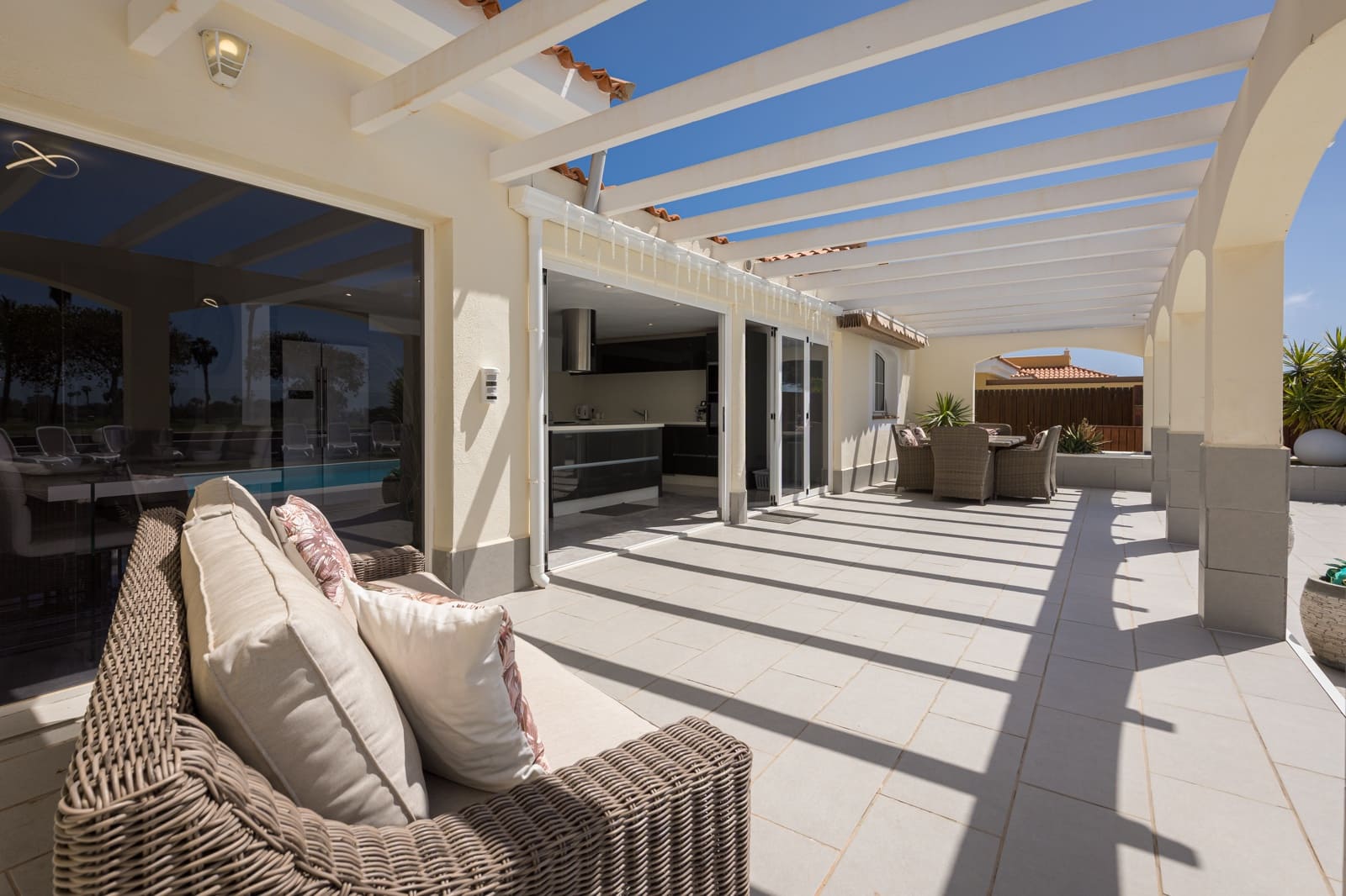 Chalet de 4 habitaciones en Caleta de Fuste en venta con piscina garaje - 940.000 € (Ref: 9757538)