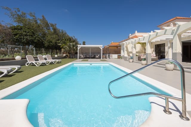 4 soverom Villa til salgs i Caleta de Fuste, Antigua med svømmebasseng garasje - € 940 000 (Ref: 9757538)