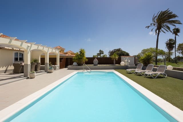 4 soverom Villa til salgs i Caleta de Fuste, Antigua med svømmebasseng garasje - € 940 000 (Ref: 9757538)