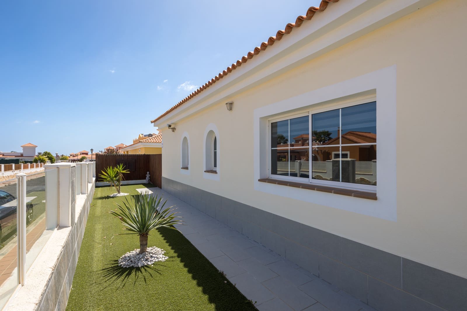Chalet de 4 habitaciones en Caleta de Fuste en venta con piscina garaje - 940.000 € (Ref: 9757538)