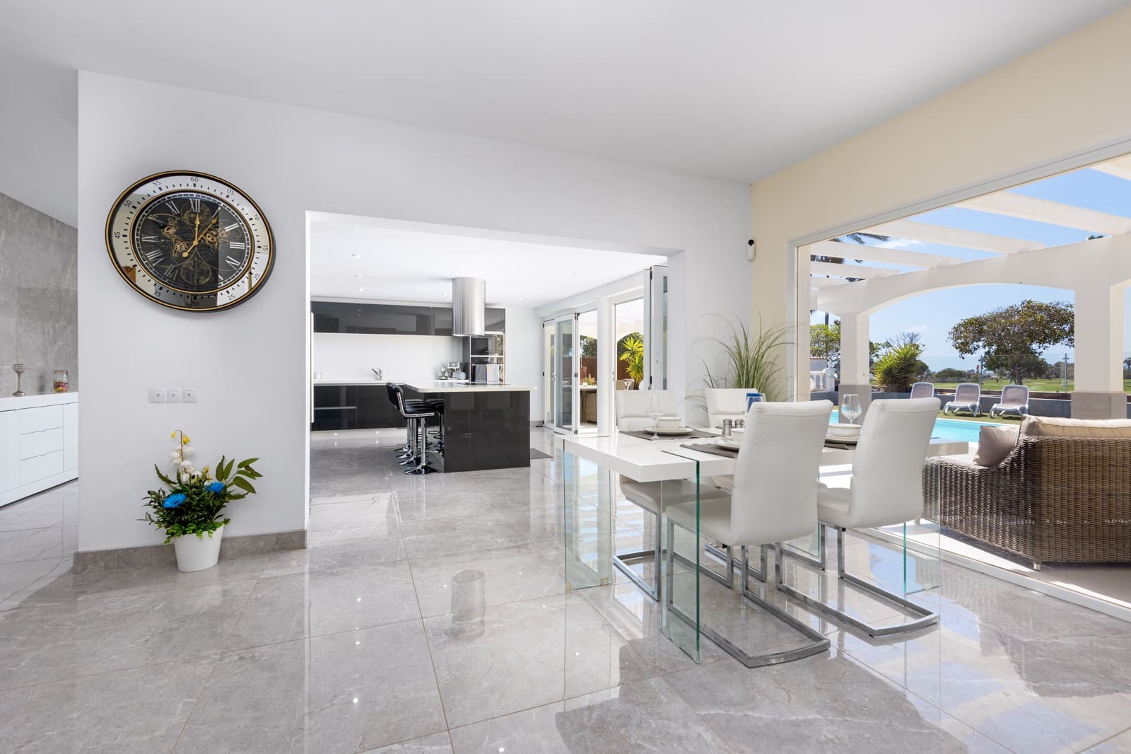 Chalet de 4 habitaciones en Caleta de Fuste en venta con piscina garaje - 940.000 € (Ref: 9757538)