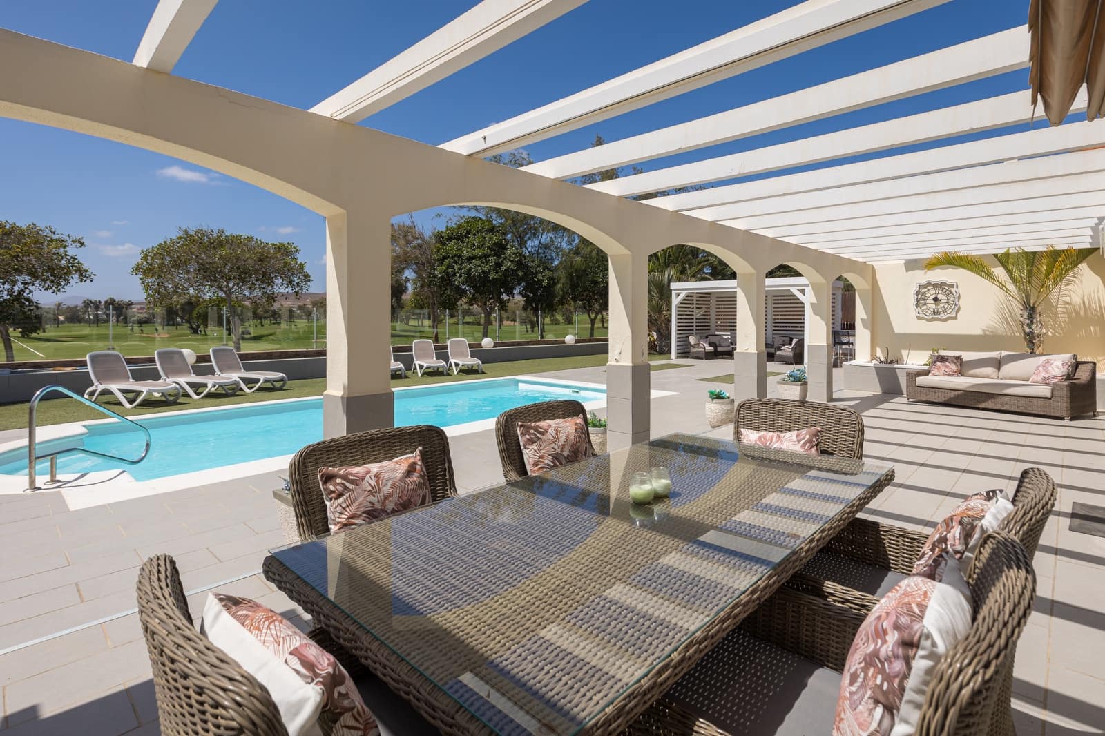 Chalet de 4 habitaciones en Caleta de Fuste en venta con piscina garaje - 940.000 € (Ref: 9757538)