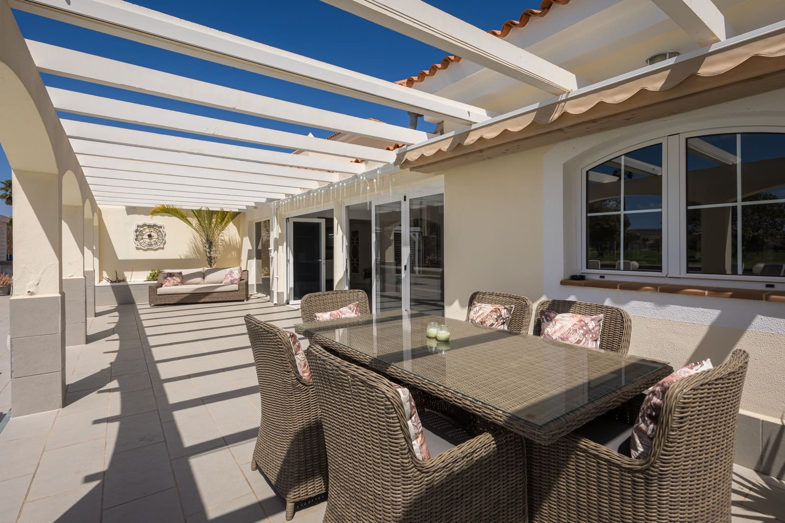 Chalet de 4 habitaciones en Caleta de Fuste en venta con piscina garaje - 940.000 € (Ref: 9757538)