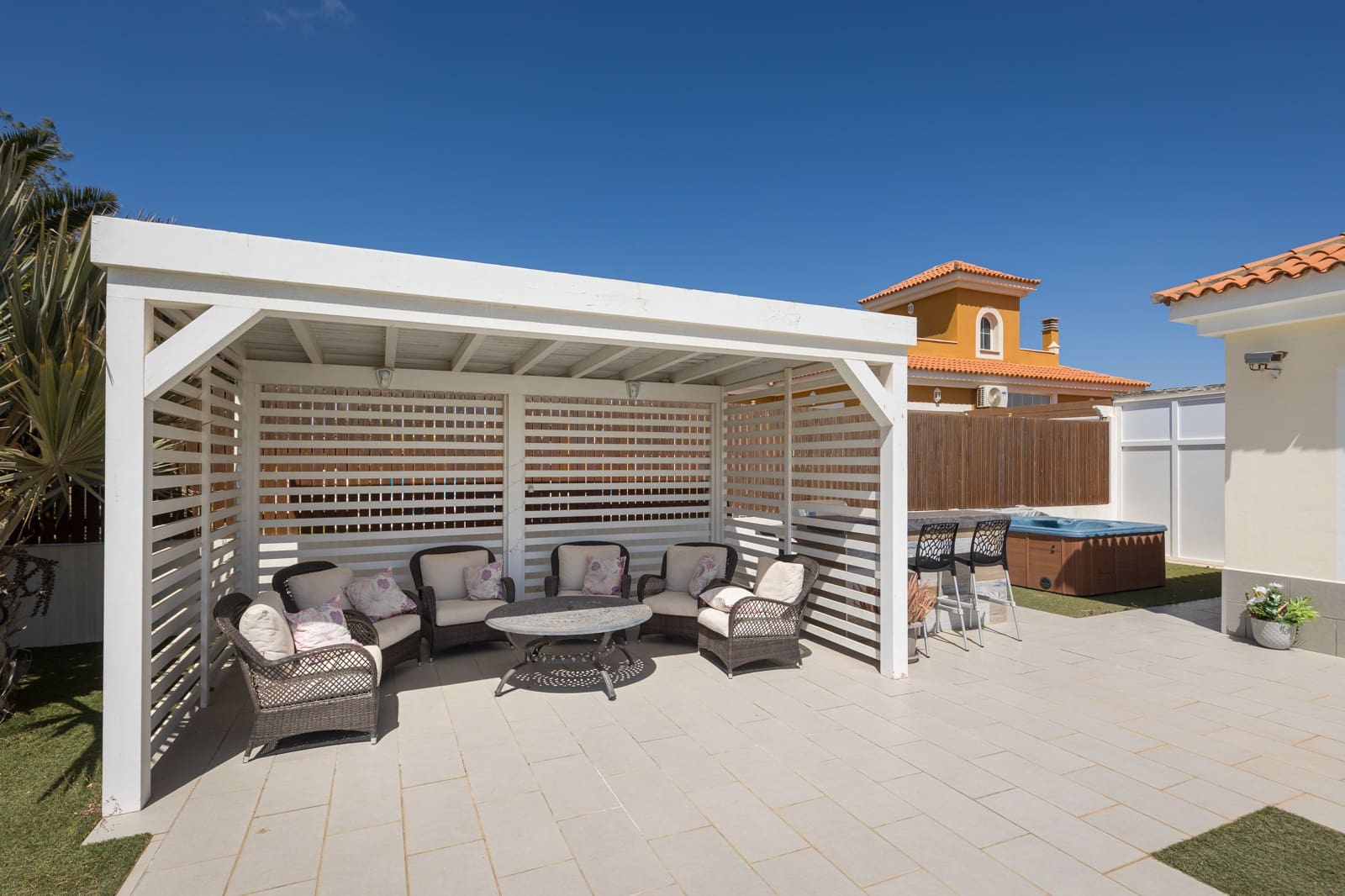 Chalet de 4 habitaciones en Caleta de Fuste en venta con piscina garaje - 940.000 € (Ref: 9757538)