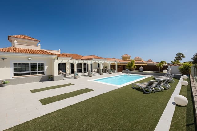 4 soverom Villa til salgs i Caleta de Fuste, Antigua med svømmebasseng garasje - € 940 000 (Ref: 9757538)