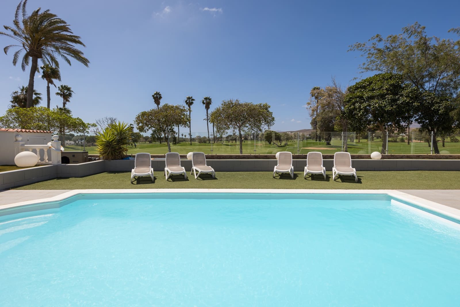 Chalet de 4 habitaciones en Caleta de Fuste en venta con piscina garaje - 940.000 € (Ref: 9757538)