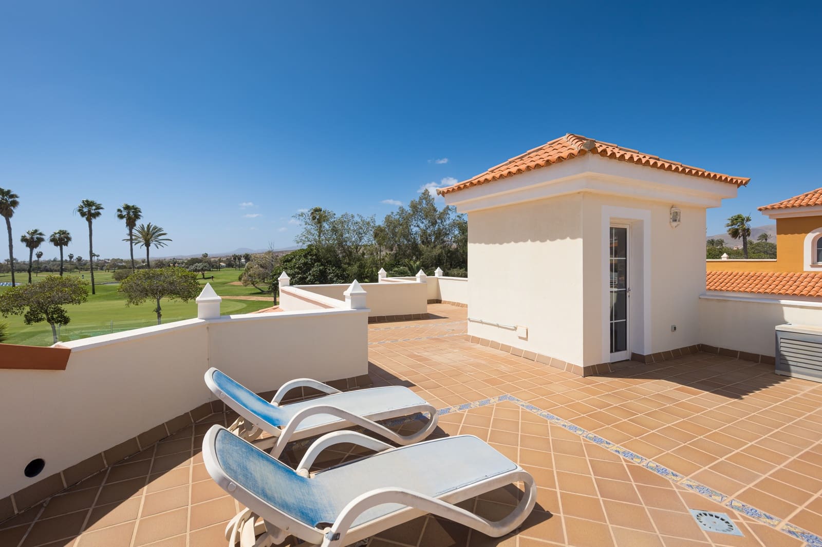 Chalet de 4 habitaciones en Caleta de Fuste en venta con piscina garaje - 940.000 € (Ref: 9757538)