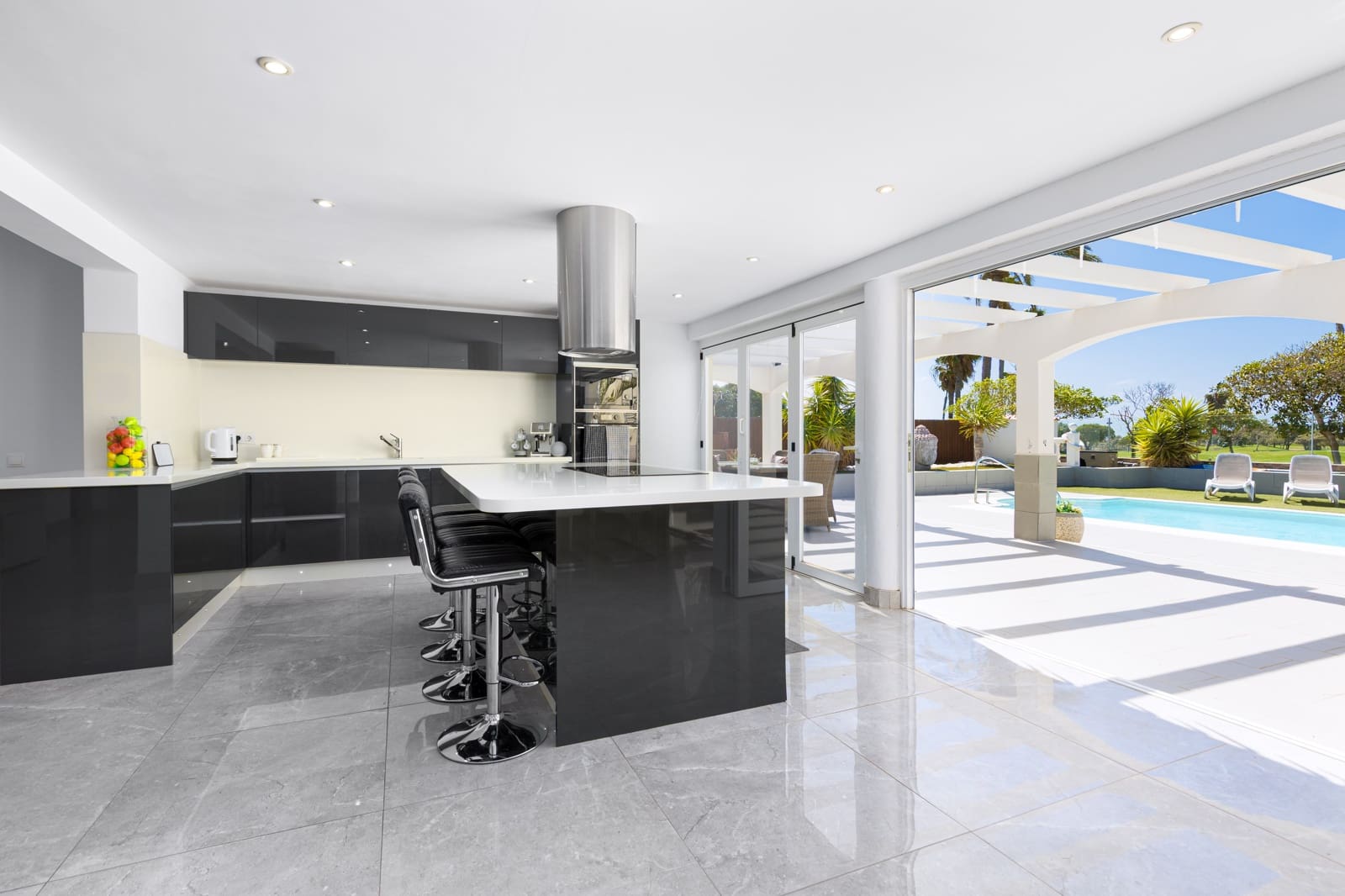 Chalet de 4 habitaciones en Caleta de Fuste en venta con piscina garaje - 940.000 € (Ref: 9757538)