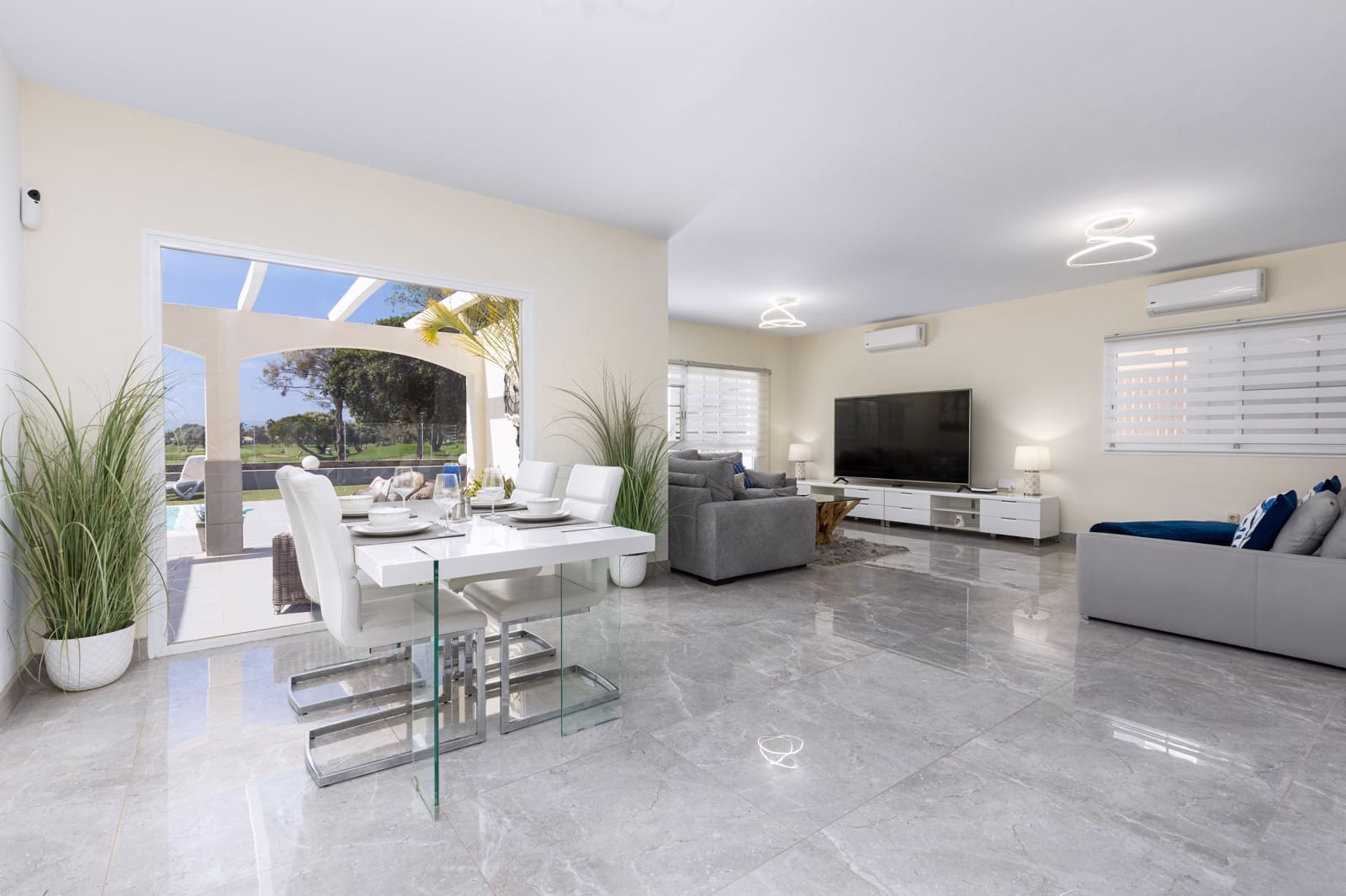 Chalet de 4 habitaciones en Caleta de Fuste en venta con piscina garaje - 940.000 € (Ref: 9757538)