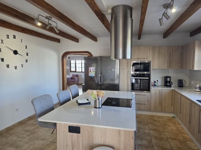 3 soverom Villa til salgs i Lajares, La Oliva med svømmebasseng garasje - € 750 000 (Ref: 9759520)