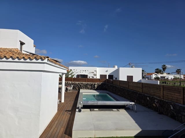 3 soverom Villa til salgs i Lajares, La Oliva med svømmebasseng garasje - € 750 000 (Ref: 9759520)