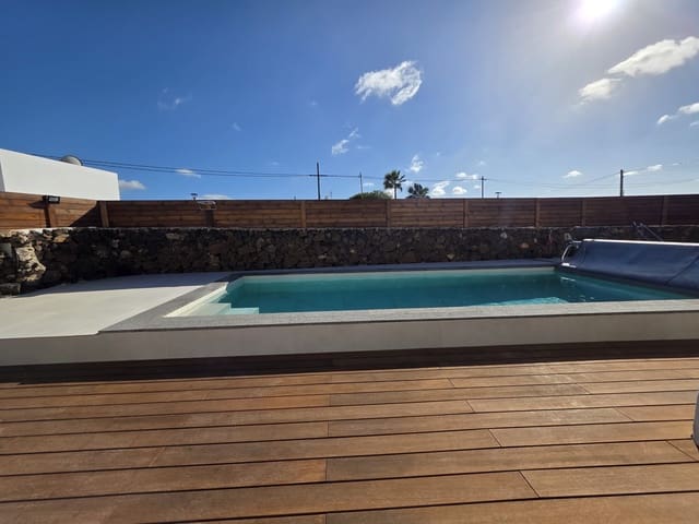 3 soverom Villa til salgs i Lajares, La Oliva med svømmebasseng garasje - € 750 000 (Ref: 9759520)