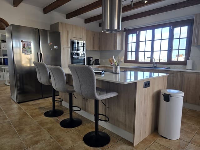 3 soverom Villa til salgs i Lajares, La Oliva med svømmebasseng garasje - € 750 000 (Ref: 9759520)