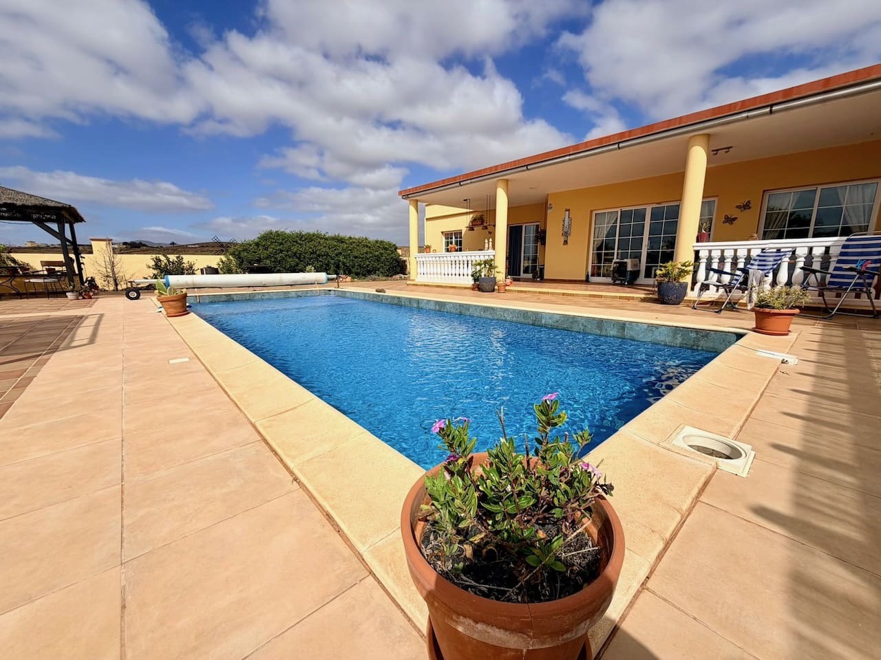 3 sypialnia Willa na sprzedaż w Triquivijate z basenem garażem - 570 000 € (Ref: 9769074)