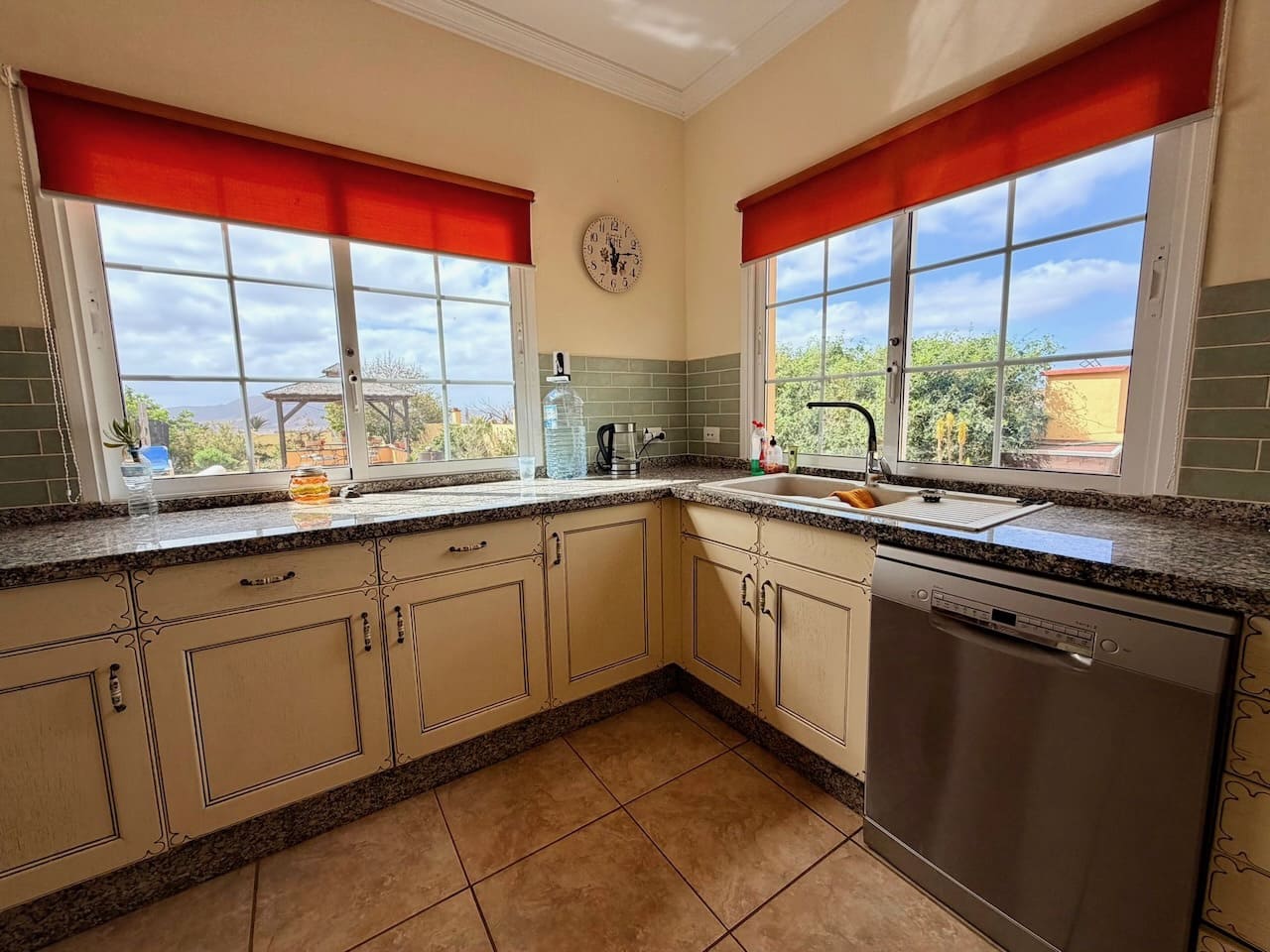 3 sypialnia Willa na sprzedaż w Triquivijate z basenem garażem - 570 000 € (Ref: 9769074)