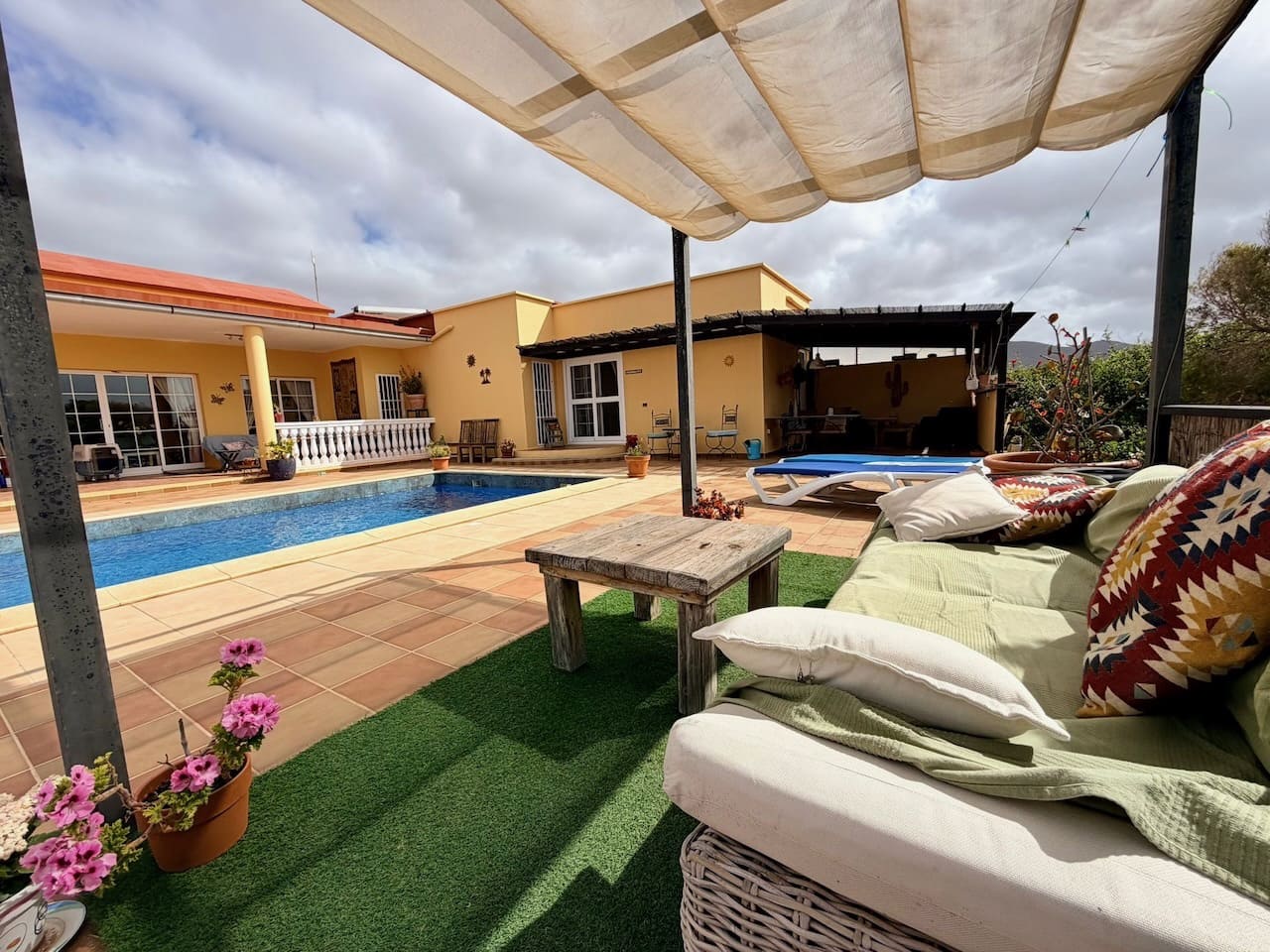 3 sypialnia Willa na sprzedaż w Triquivijate z basenem garażem - 570 000 € (Ref: 9769074)