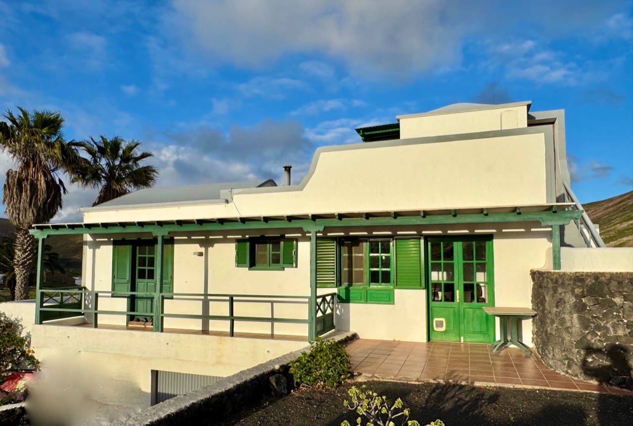 4 bedroom Finca/Country House for sale in Femes with garage - € 765,000 (Ref: 9781310)