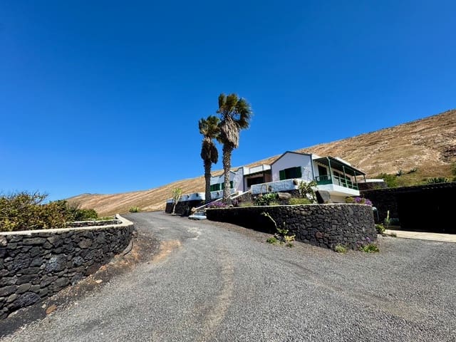 4 bedroom Finca/Country House for sale in Femes, Yaiza with garage - € 765,000 (Ref: 9781310)