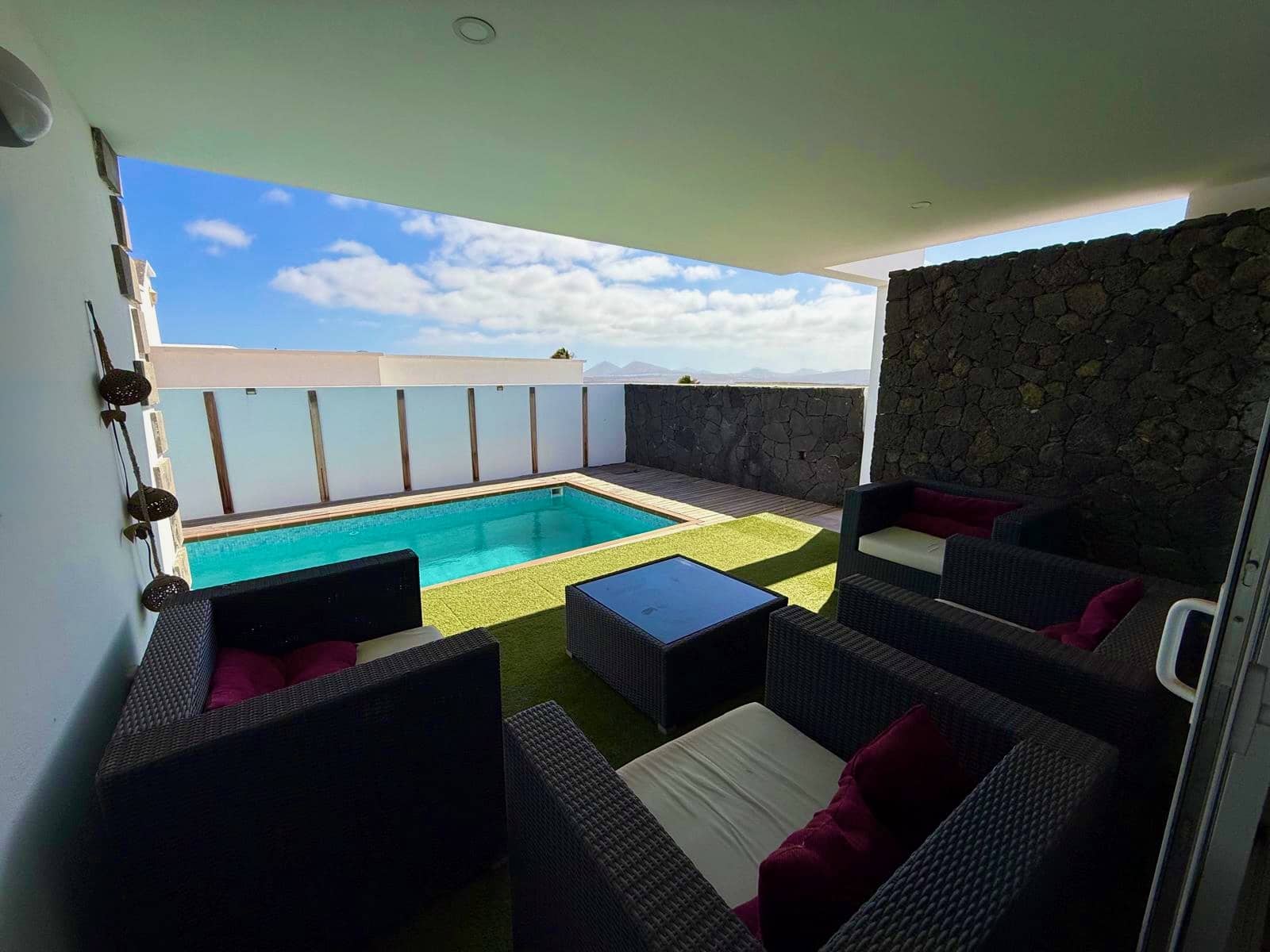 4 makuuhuone Huvila myytävänä paikassa Nazaret mukana uima-altaan 
autotalli - 625 000 € (Ref: 9783901)