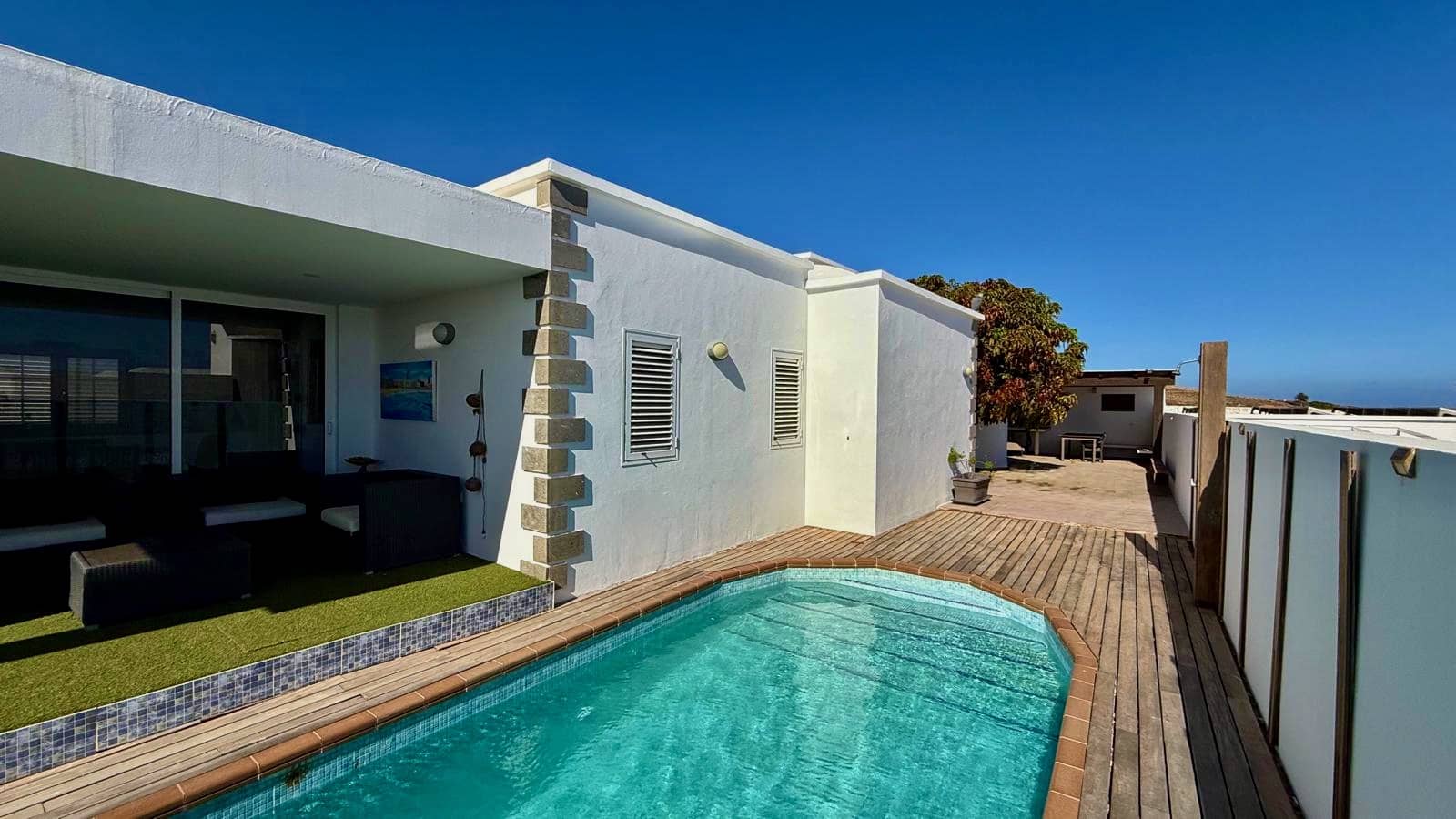 4 makuuhuone Huvila myytävänä paikassa Nazaret mukana uima-altaan 
autotalli - 625 000 € (Ref: 9783901)