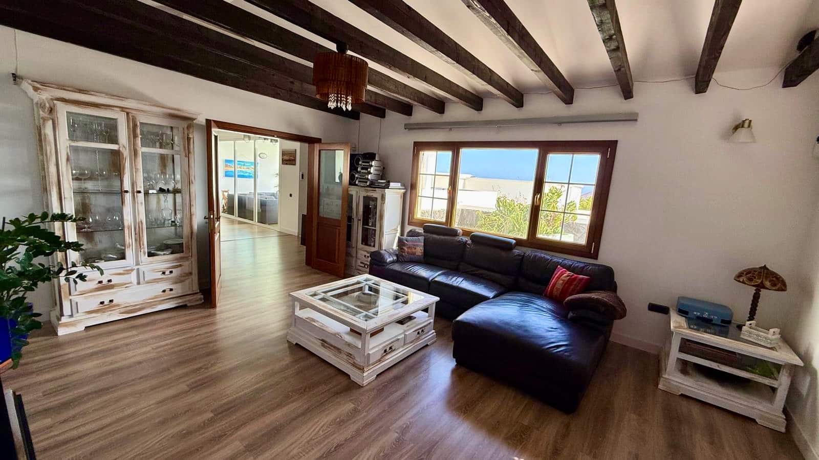 4 makuuhuone Huvila myytävänä paikassa Nazaret mukana uima-altaan 
autotalli - 625 000 € (Ref: 9783901)