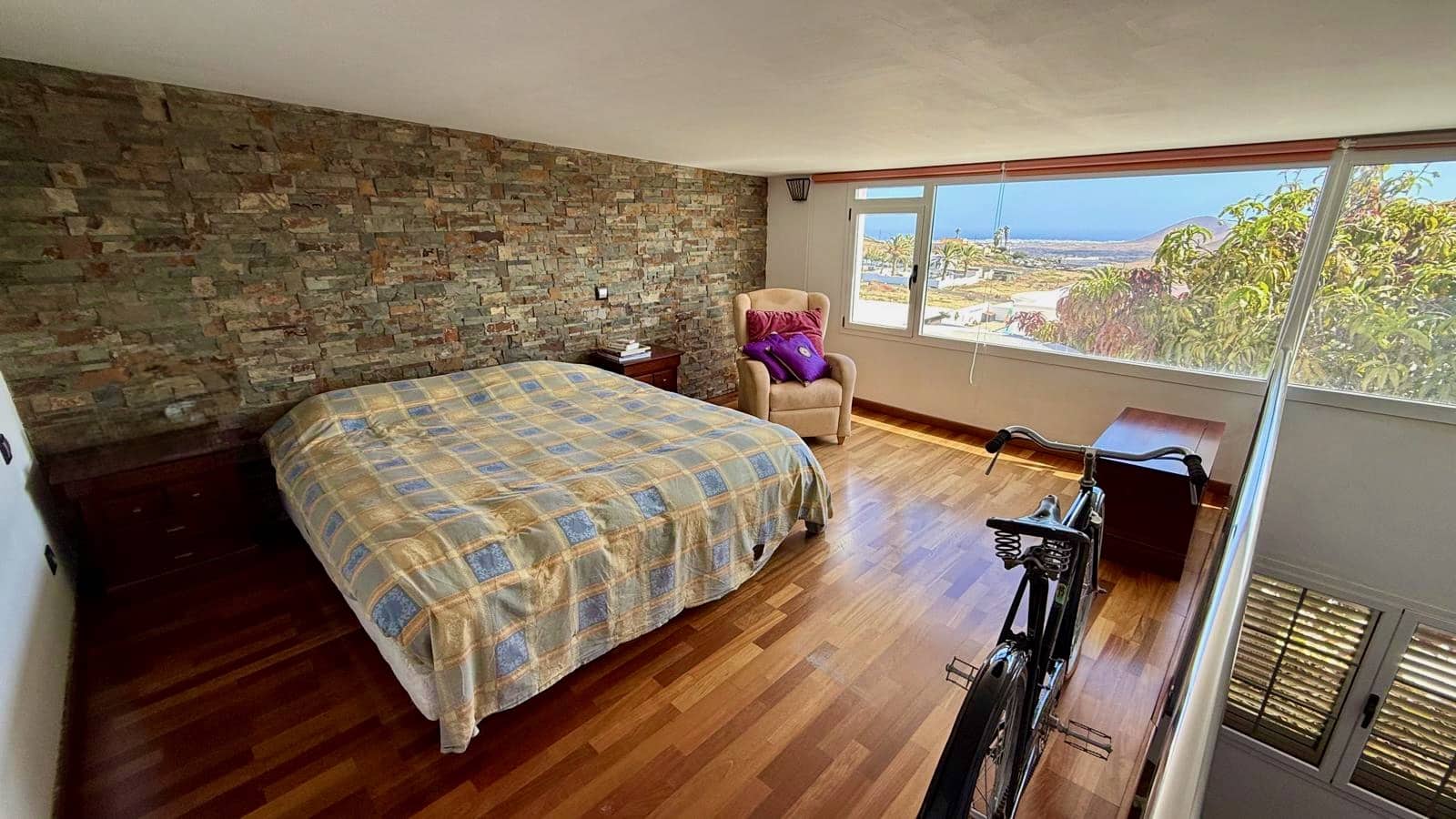 4 makuuhuone Huvila myytävänä paikassa Nazaret mukana uima-altaan 
autotalli - 625 000 € (Ref: 9783901)