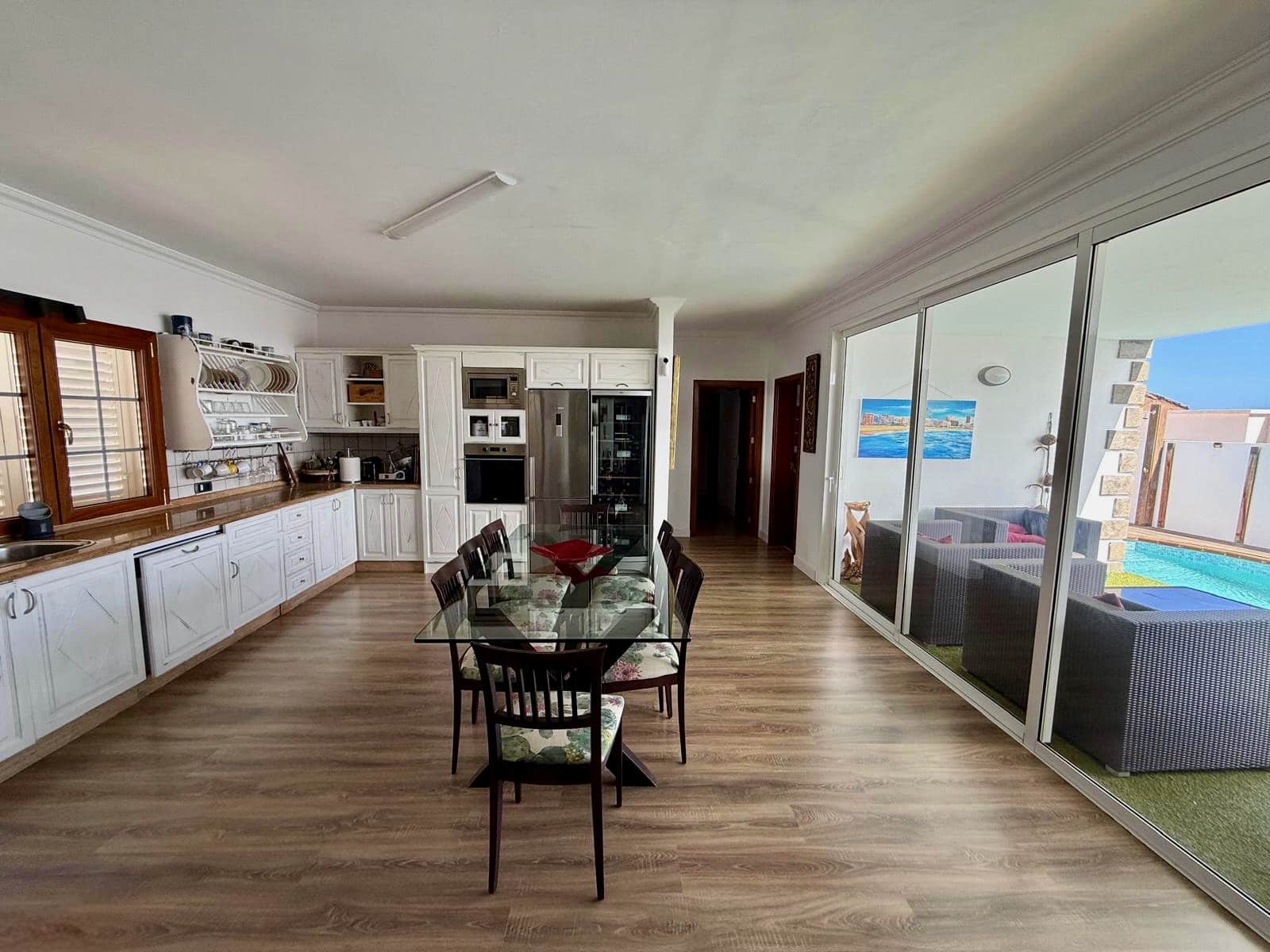 4 makuuhuone Huvila myytävänä paikassa Nazaret mukana uima-altaan 
autotalli - 625 000 € (Ref: 9783901)