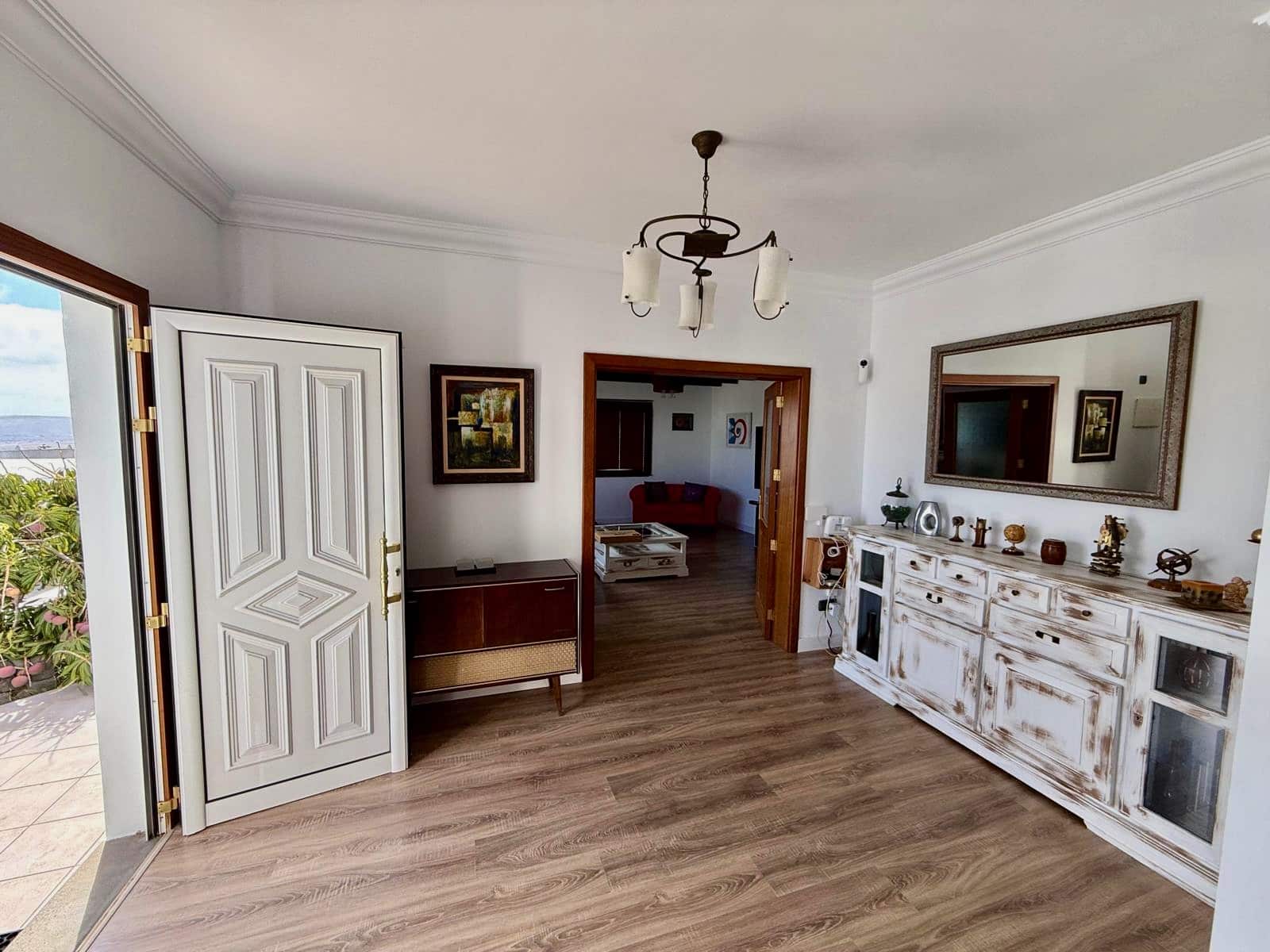 4 makuuhuone Huvila myytävänä paikassa Nazaret mukana uima-altaan 
autotalli - 625 000 € (Ref: 9783901)