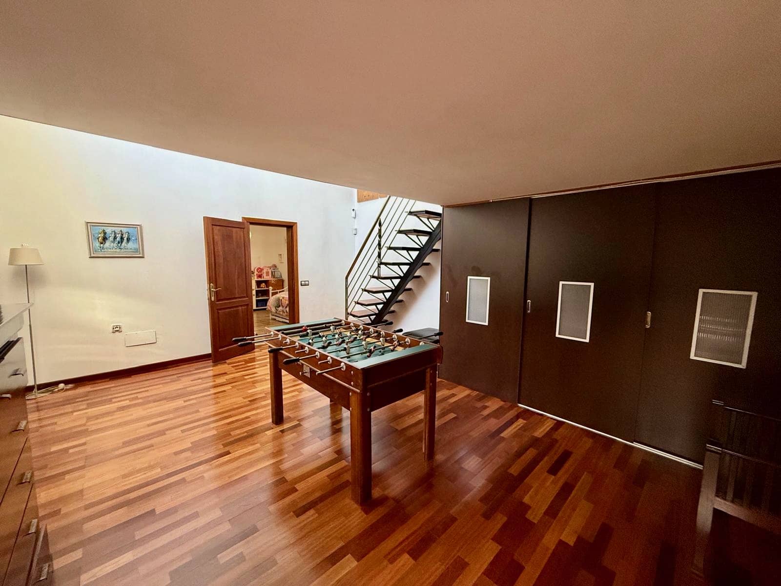 4 makuuhuone Huvila myytävänä paikassa Nazaret mukana uima-altaan 
autotalli - 625 000 € (Ref: 9783901)