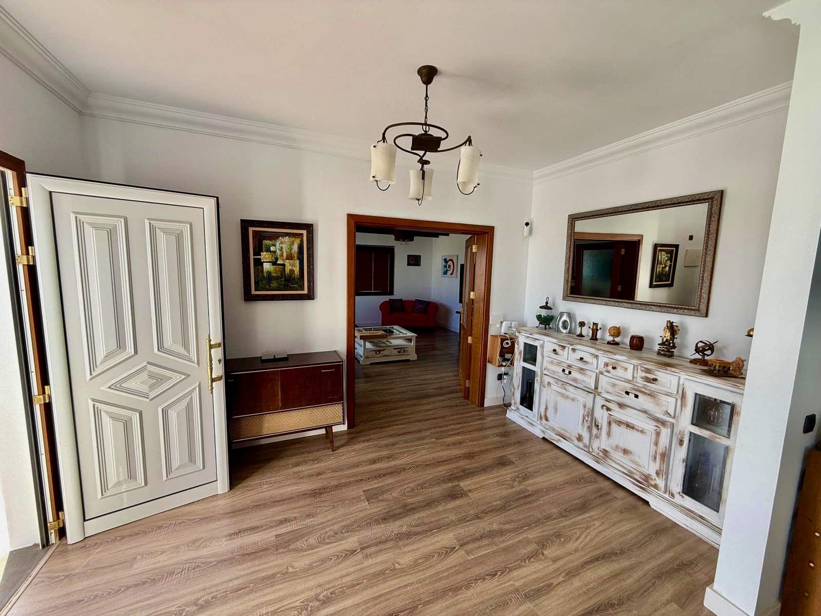 4 makuuhuone Huvila myytävänä paikassa Nazaret mukana uima-altaan 
autotalli - 625 000 € (Ref: 9783901)