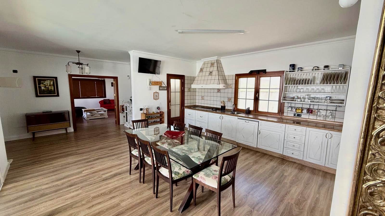 4 makuuhuone Huvila myytävänä paikassa Nazaret mukana uima-altaan 
autotalli - 625 000 € (Ref: 9783901)