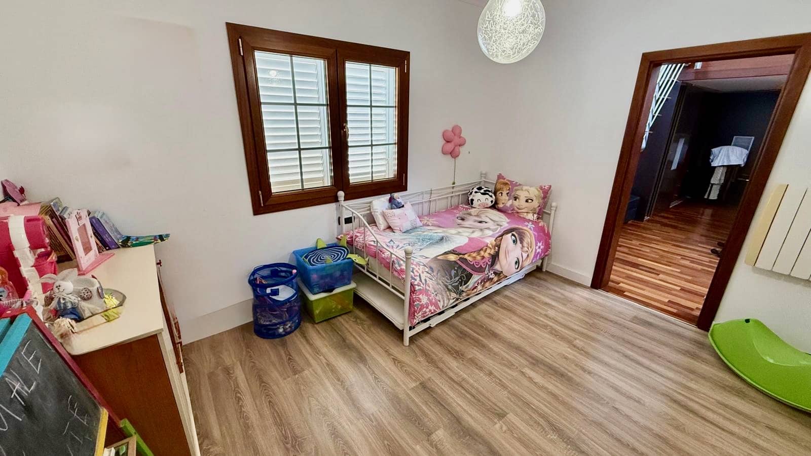 4 makuuhuone Huvila myytävänä paikassa Nazaret mukana uima-altaan 
autotalli - 625 000 € (Ref: 9783901)