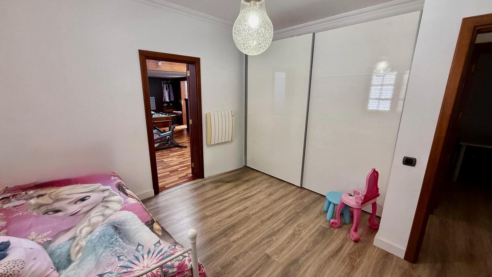 4 makuuhuone Huvila myytävänä paikassa Nazaret mukana uima-altaan 
autotalli - 625 000 € (Ref: 9783901)