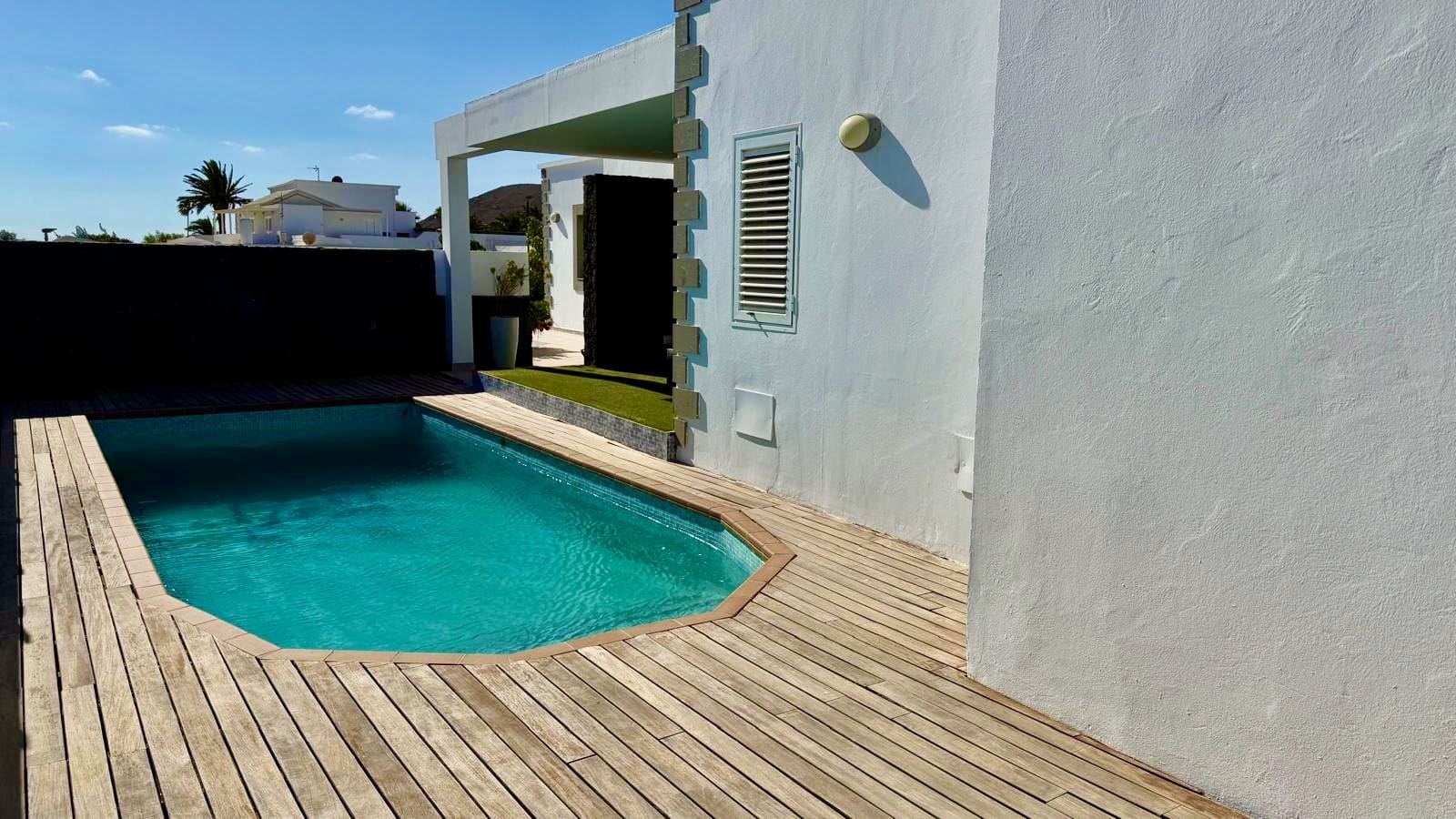 4 makuuhuone Huvila myytävänä paikassa Nazaret mukana uima-altaan 
autotalli - 625 000 € (Ref: 9783901)