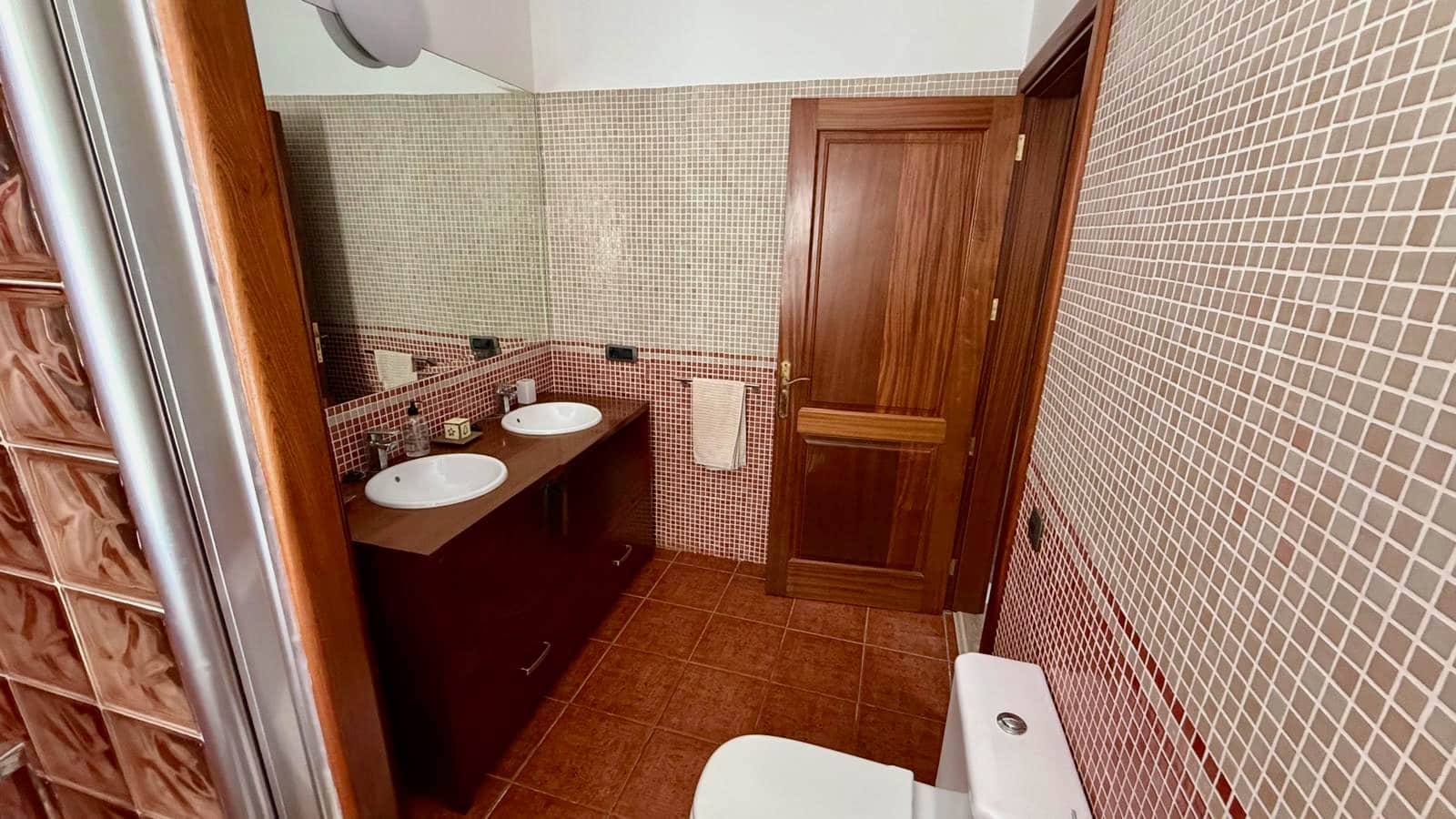 4 makuuhuone Huvila myytävänä paikassa Nazaret mukana uima-altaan 
autotalli - 625 000 € (Ref: 9783901)