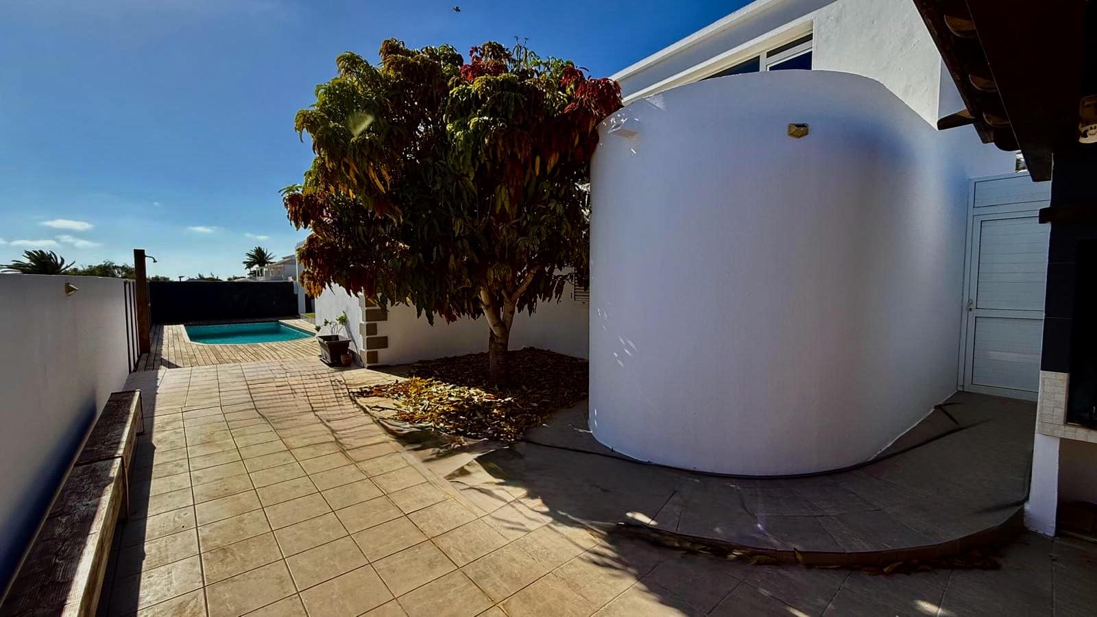 4 makuuhuone Huvila myytävänä paikassa Nazaret mukana uima-altaan 
autotalli - 625 000 € (Ref: 9783901)