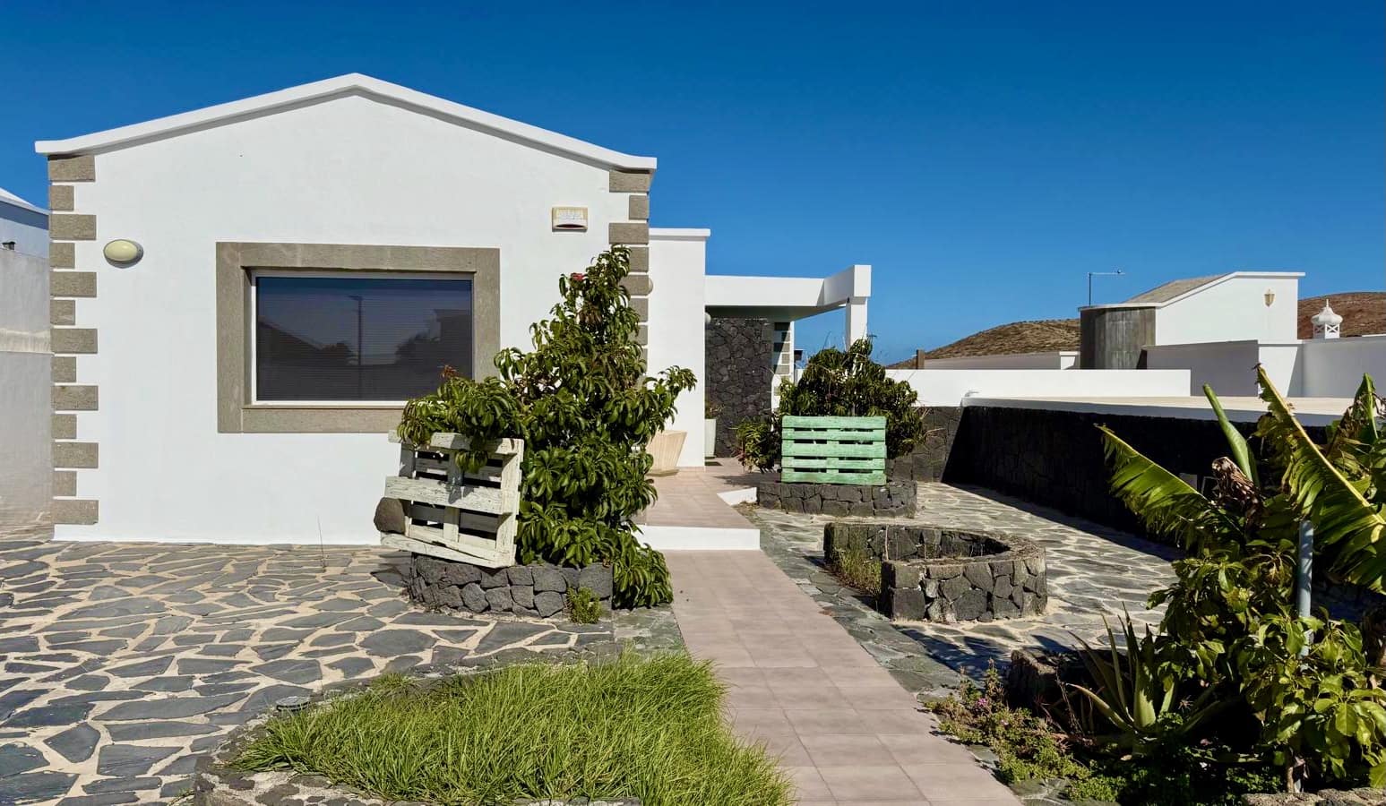 4 makuuhuone Huvila myytävänä paikassa Nazaret mukana uima-altaan 
autotalli - 625 000 € (Ref: 9783901)