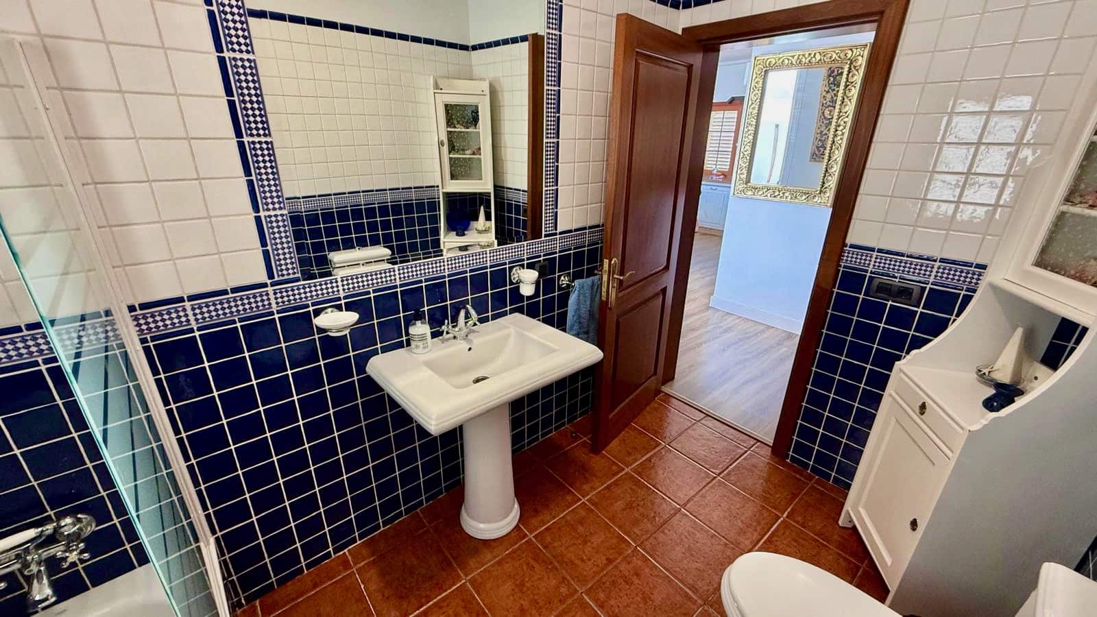 4 makuuhuone Huvila myytävänä paikassa Nazaret mukana uima-altaan 
autotalli - 625 000 € (Ref: 9783901)